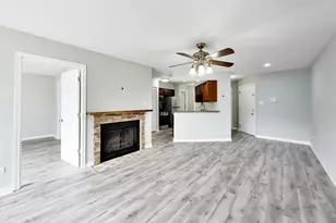 1364 E Wyndham Cir, Palatine, IL 60074 - Photo 3