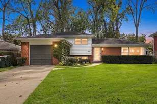 221 W Sheridan Pl, Lake Bluff, IL 60044 - Photo 1