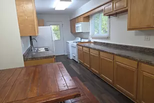 207 Caddy Ave, Carpentersville, IL 60110 - Photo 3