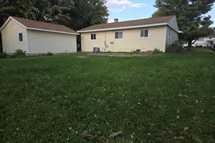 207 Caddy Ave, Carpentersville, IL 60110 - Photo 9