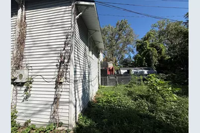 7931 S Muskegon Avenue, Chicago, IL 60617 - Photo 9