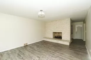 2323 N Sheridan Rd, Waukegan, IL 60087 - Photo 9