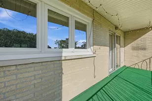 9510 S 86th Ave, Hickory Hills, IL 60457 - Photo 15