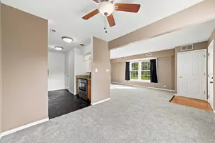 1312 S Glen Cir, Aurora, IL 60506 - Photo 3