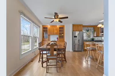 309 Plymouth Lane NW, Bloomingdale, IL 60108 - Photo 5