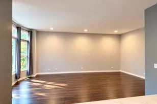155 Festival Ct, Elgin, IL 60120 - Photo 9