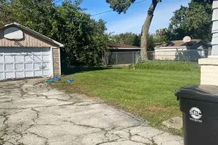 6818 Maple Ct, Bridgeview, IL 60455 - Photo 3