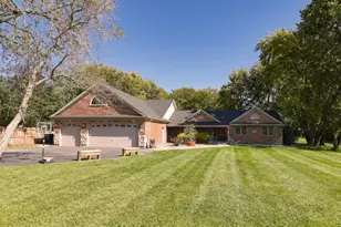 5S571 S Tuthill Rd, Naperville, IL 60563 - Photo 1