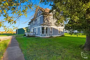 19 N Green St, Piper City, IL 60959 - Photo 1
