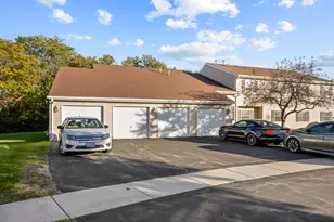 126 Gant Cir, Streamwood, IL 60107 - Photo 1
