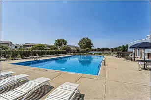 945 Shattuck Ln, Schaumburg, IL 60194 - Photo 17