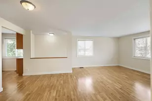 945 Shattuck Ln, Schaumburg, IL 60194 - Photo 5