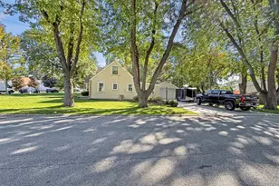 21 E Lyndale Ave, Northlake, IL 60164 - Photo 3