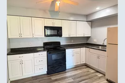 1768 S Hance Drive #2, Freeport, IL 61032 - Photo 3