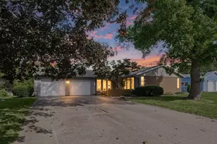 903 Crestview Dr, Monticello, IL 61856 - Photo 41