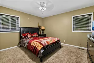 916 Stowell Ave, Streamwood, IL 60107 - Photo 13