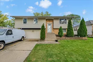 916 Stowell Ave, Streamwood, IL 60107 - Photo 1