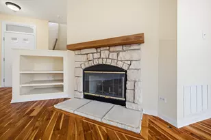 73 Woodview Dr, Glen Ellyn, IL 60137 - Photo 3