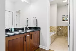 523 N Racine Ave, Chicago, IL 60642 - Photo 15