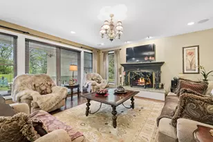 6 Fawn Ridge Dr, Oakwood Hills, IL 60013 - Photo 11