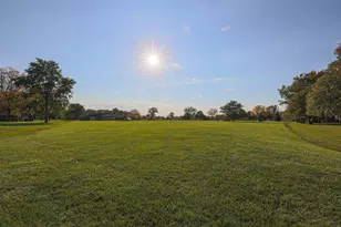 810 Gloucester Dr, Elk Grove Village, IL 60007 - Photo 21