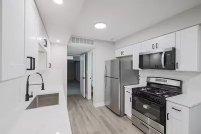 810 Gloucester Drive #126, Elk Grove Village, IL 60007 - Photo 3