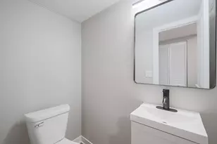 810 Gloucester Dr, Elk Grove Village, IL 60007 - Photo 7