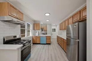 5742 N Rockwell St, Chicago, IL 60659 - Photo 5