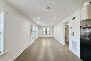1955 W School St, Chicago, IL 60618 - Photo 9