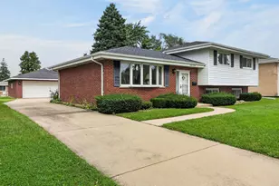 1520 W Holtz Ave, Addison, IL 60101 - Photo 1