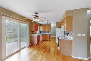 2509 Rosehall Ln, Aurora, IL 60503 - Photo 9