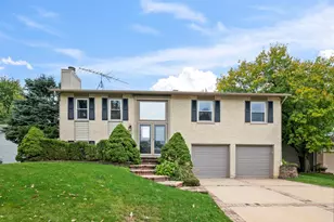 4175 Crimson Dr, Hoffman Estates, IL 60192 - Photo 1