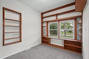 523 W 9th St, Gibson City, IL 60936 - Photo 25