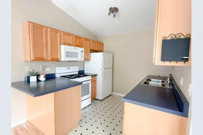 1303 N Red Oak Circle #4, Round Lake Beach, IL 60073 - Photo 5