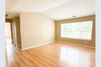 1303 N Red Oak Circle #4, Round Lake Beach, IL 60073 - Photo 3