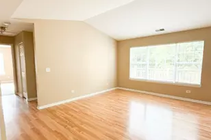 1303 N Red Oak Cir, Round Lake Beach, IL 60073 - Photo 3