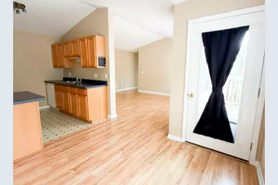 1303 N Red Oak Circle #4, Round Lake Beach, IL 60073 - Photo 7