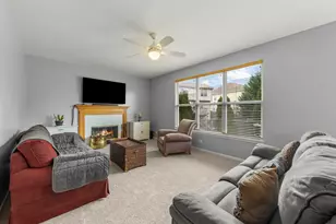 253 Carlton Mews Ct, Sugar Grove, IL 60554 - Photo 7