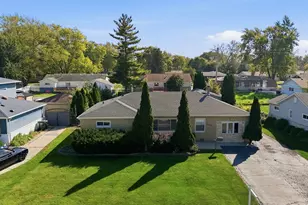 665 Illinois Blvd, Hoffman Estates, IL 60169 - Photo 1