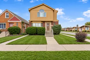 8732 S East End Ave, Chicago, IL 60617 - Photo 1