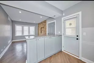 5703 W Seminole St, Chicago, IL 60646 - Photo 9