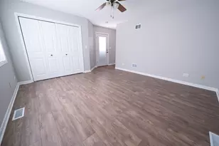 8240 S Octavia Ave, Bridgeview, IL 60455 - Photo 15