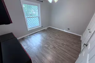 8240 S Octavia Ave, Bridgeview, IL 60455 - Photo 13