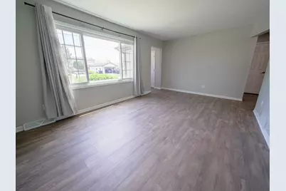 8240 S Octavia Avenue, Bridgeview, IL 60455 - Photo 3