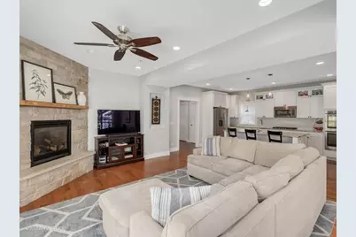 109 Grove Avenue, Glen Ellyn, IL 60137 - Photo 9