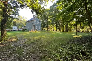 38W596 Highland Ave, Elgin, IL 60124 - Photo 5