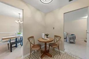 1712 Lakecliffe Dr, Wheaton, IL 60189 - Photo 9