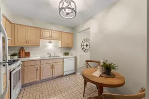1712 Lakecliffe Dr, Wheaton, IL 60189 - Photo 7