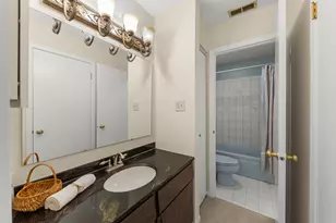 1712 Lakecliffe Dr, Wheaton, IL 60189 - Photo 13