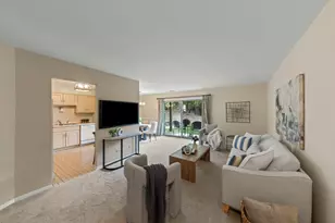 1712 Lakecliffe Dr, Wheaton, IL 60189 - Photo 3
